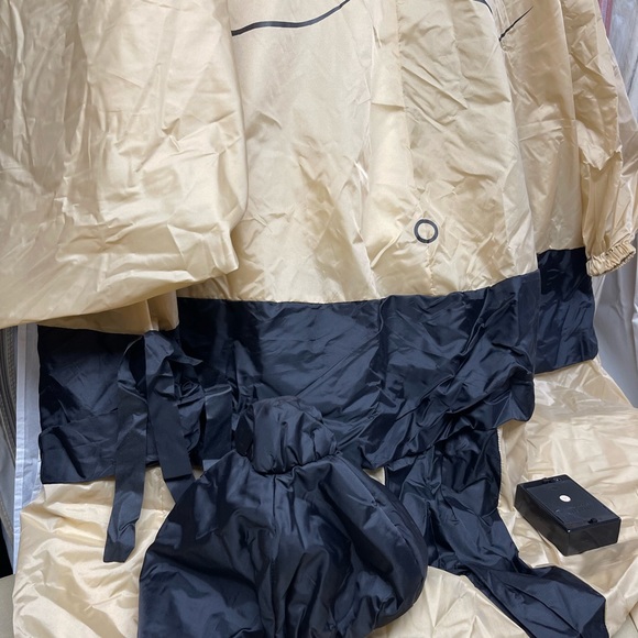 Inflatable sumo wrestler costume generous large one size. - Picture 2 of 4